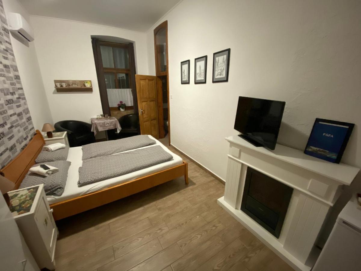 Anna Apartman Pápa Exterior foto